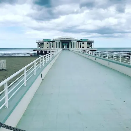 Oltreilmare-esclusivo Centro-mare. Senigallia